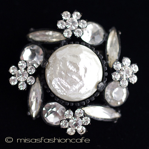 （画像用） バロックパール花ブローチ