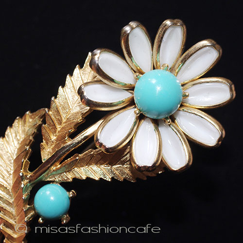 （画像用） Ｔｒｉｆａｒｉ　 トリファリ デイジーの花ブローチ