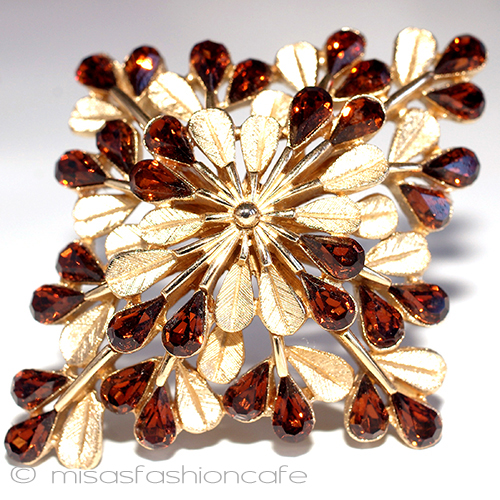 （画像用） Ｔｒｉｆａｒｉ　 トリファリ ボタニカル　ブローチ