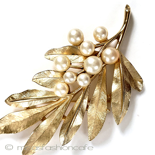 （画像用） Trifari　 トリファリ オリーブ　ブローチ