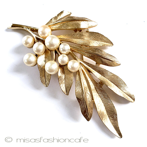 （画像用） Trifari　 トリファリ オリーブ　ブローチ