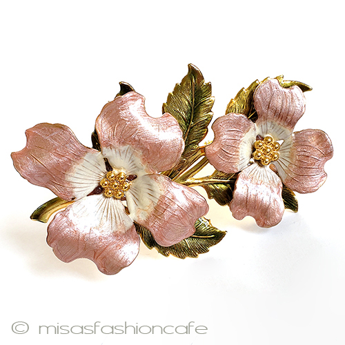 （画像用） ハナミズキの花　ブローチ