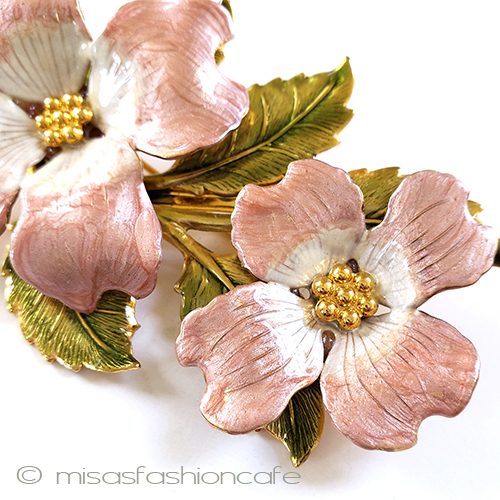 （画像用） ハナミズキの花　ブローチ