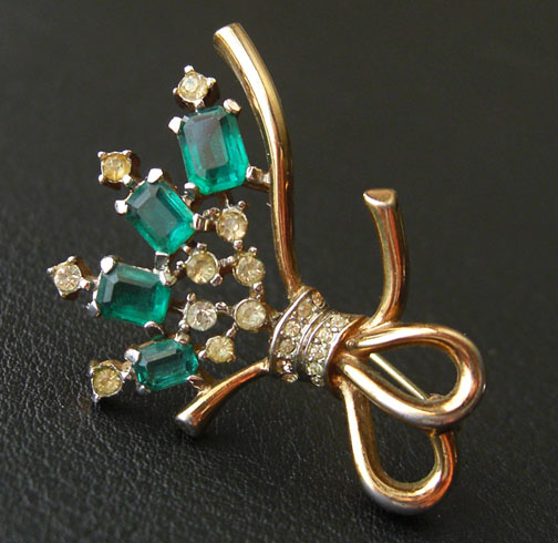 （画像用） クラウントリファリ Trifariリボンブローチ