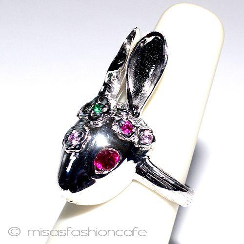 （画像用） 銀製ウサギ　リング 天然ルビー＆エメラルド