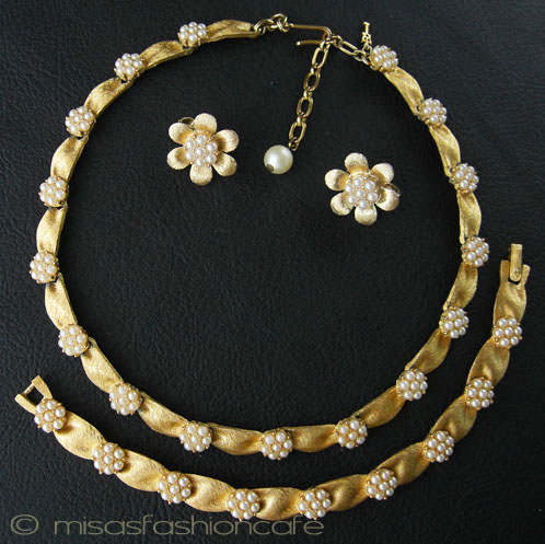 （画像用） クラウンTrifari トリファリ パール小花　3点セット