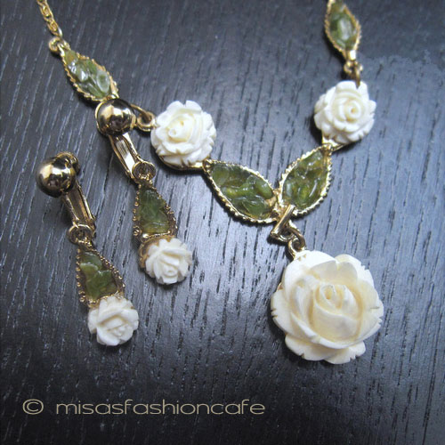 （画像用） 象牙アイボリーのローズ ヒスイの葉ネックレス