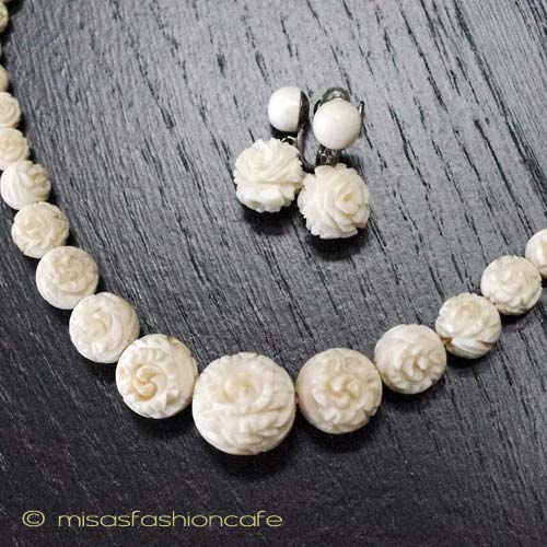 （画像用） 象牙アイボリーのローズ ネックレス＆イヤリングセット