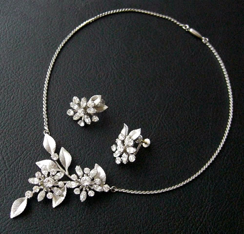 （画像用） ホワイトゴールドKrementz ネックレス＆イヤリングセット