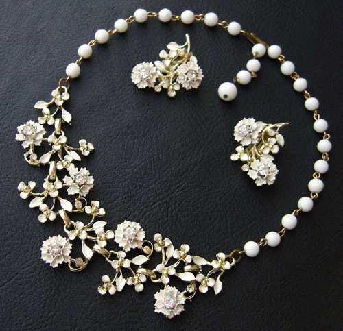 （画像用） お花ネックレス＆イヤリングセット