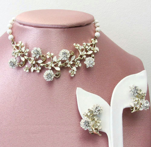 （画像用） お花ネックレス＆イヤリングセット