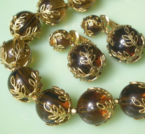 （画像用） クラウンTrifari ネックレス＆イヤリングセット