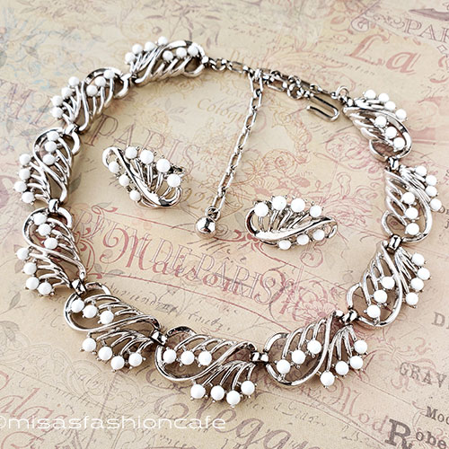 （画像用） Trifari　 トリファリ 白い小花　セット