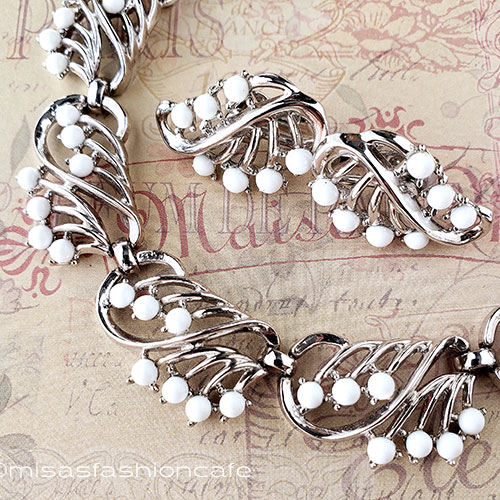 （画像用） Trifari　 トリファリ 白い小花　セット