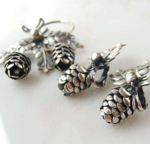 （画像用） どんぐり　 ブローチ・イヤリングセット