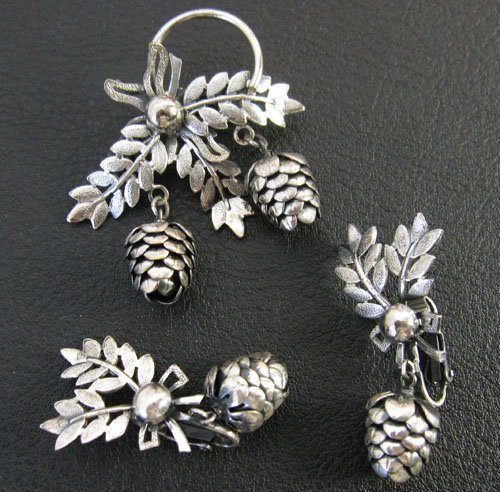 （画像用） どんぐり　 ブローチ・イヤリングセット