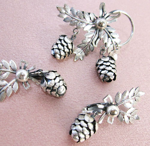 （画像用） どんぐり　 ブローチ・イヤリングセット