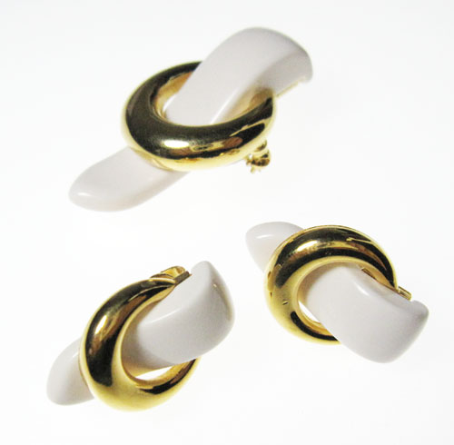 （画像用） クラウンTrifari ブローチ・イヤリングセット