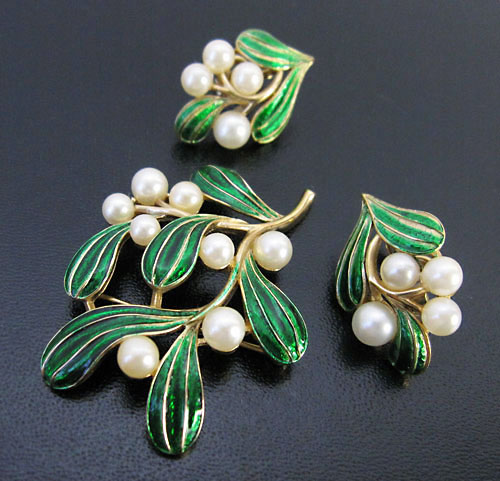 （画像用） クラウンTrifari　 ブローチ・イヤリングセット