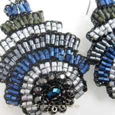 （画像用） Lavish 大振りピアス ４カラービーズ刺繍