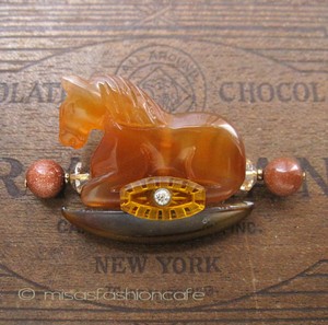 （画像用） NY ブローチ 　天然石の木馬　1920年代