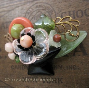 （画像用） NY ブローチ 　生け花 珊瑚・天然石