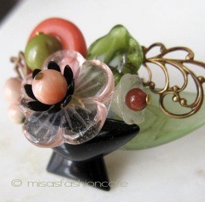 （画像用） NY ブローチ 　生け花 珊瑚・天然石