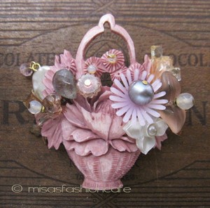 （画像用） NY ブローチ 　花かご 真珠・天然石