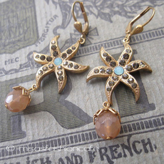 （画像用） ピアスまたはイヤリング フランス製　フラワー