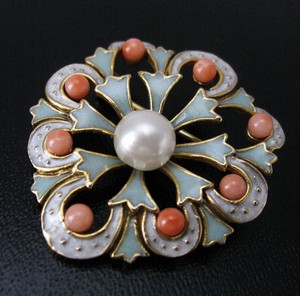 （画像用） 天然珊瑚　ブローチ