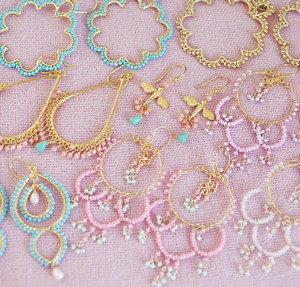 （画像用） ピアスまたはイヤリング 珊瑚ターコイズ　とんぼ