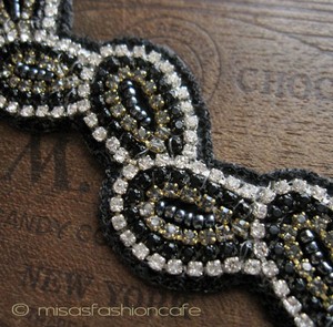 （画像用） ディーパ　グアナーニ　 　ヘアバンド　クジャク