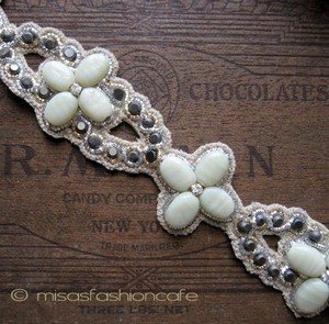 （画像用） ディーパ　グルナニ　 ヘアバンドイエローフラワー