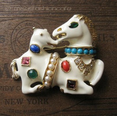 （画像用） KJL ブローチ　馬の親子