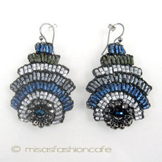 （画像用） Lavish 大振りピアス ４カラービーズ刺繍