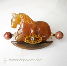 （画像用） NY ブローチ 　天然石の木馬　1920年代