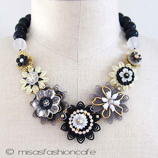 （画像用） NY お花ネックレス 　モノトーン・フラワー