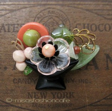 （画像用） NY ブローチ 　生け花 珊瑚・天然石