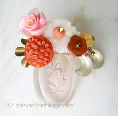 （画像用） NY ブローチ 　お花 MOP ガラスカメオ