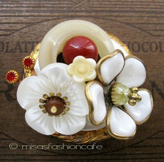 （画像用） NY ブローチ 花 MOP ベークライト
