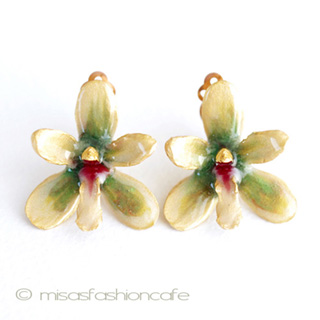 （画像用） マイケルミショー 蘭の花イヤリング