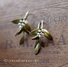 （画像用） マイケルミショー ピアス 真珠　フローラル