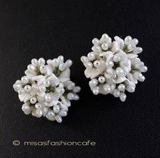 （画像用） マイケルミショーイヤリング 　真珠 小花ブーケ