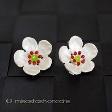 （画像用） マイケルミショー ピアス 梨のお花