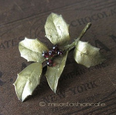 （画像用） マイケルミショー ブローチ ヒイラギ（ポインセチア）