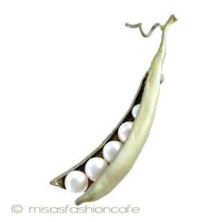 （画像用） マイケルミショーブローチ 5真珠 さやえんどう豆