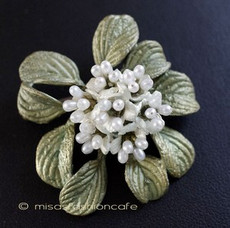 （画像用） マイケルミショーブローチ 真珠 小花ブーケ