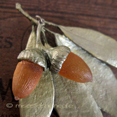 （画像用） マイケルミショー ブローチ 樫の木 どんぐり