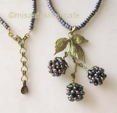 （画像用） Michaud ネックレス ブラックラズベリー