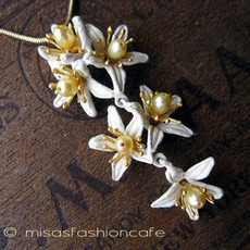 （画像用） マイケルミショー ネックレス 　オレンジの花　真珠